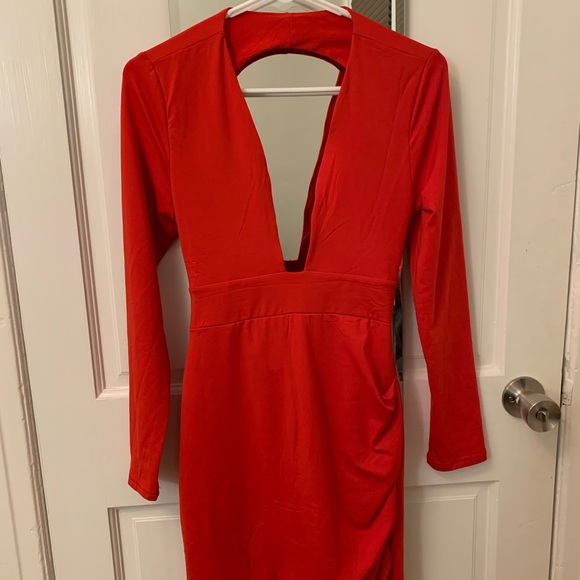 Plunge neck red dress with open back - Picture 2 of 4